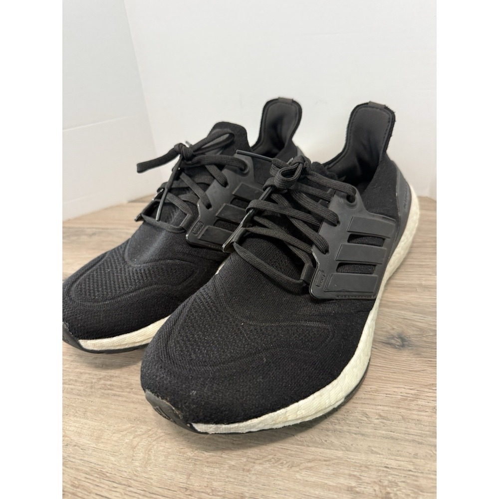 Adidas‎ UltraBoost 22 Mens Size 9.5 Black White Athletic Running Shoes Sneakers